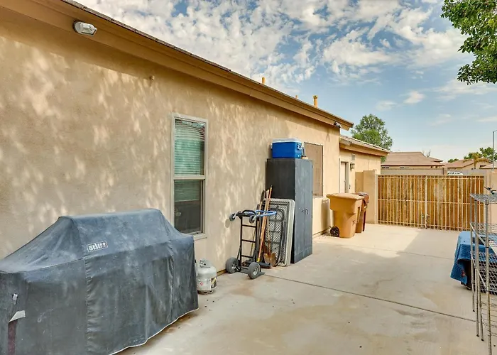Holiday home Retreat W/ Outdoor Oasis! Day Trip To Dtwn Phoenix *